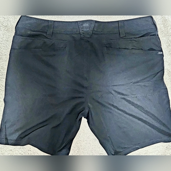 5.11 Tactical ICON 10" Short - Picture 6 of 8